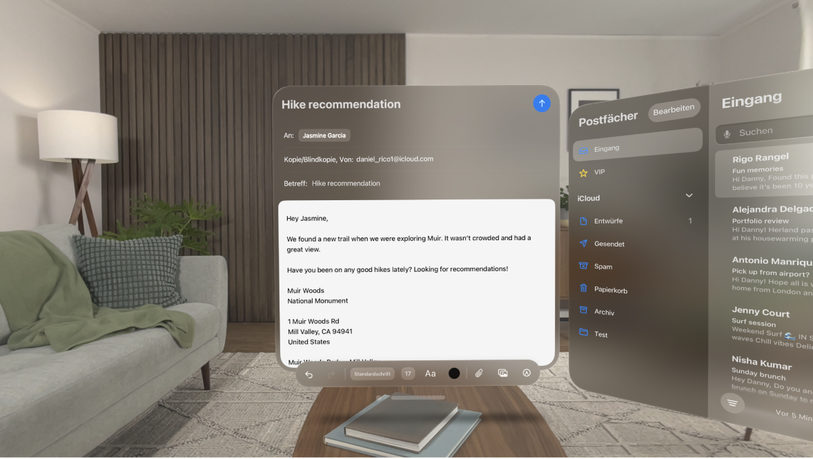 Die App „Mail“ auf der Apple Vision Pro mit einem E-Mail-Entwurf. Der Posteingang befindet sich ganz an der Seite.
