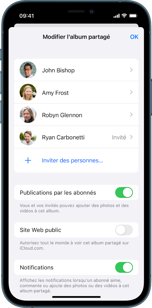 L’écran d’un iPhone qui affiche un album de Photos partagé et les personnes qui y ont accès.