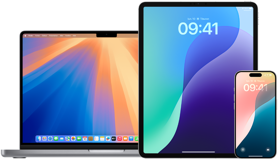 Un MacBook Pro, un iPad et un iPhone.