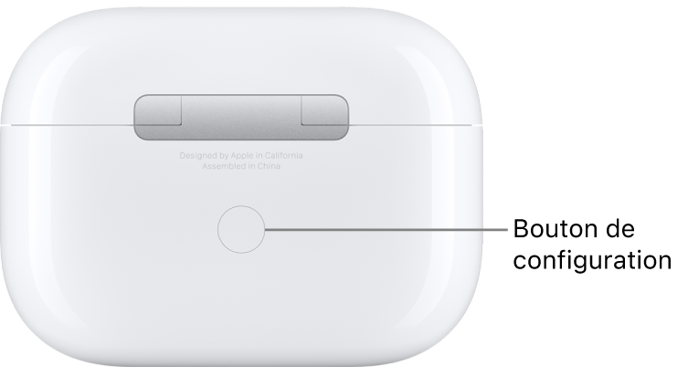 Le bouton de configuration au centre à l’arrière du boîtier de charge des AirPods Pro.