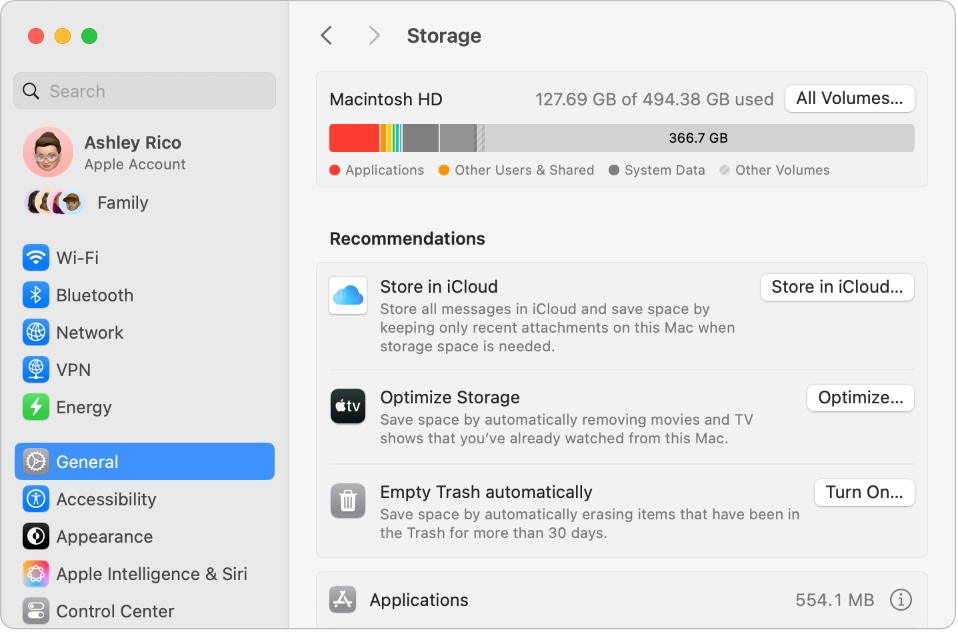 Vinduet med anbefalinger til lagringsplads, der viser mulighederne Opbevar i iCloud, Optimer lagring og Tøm papirkurv automatisk.