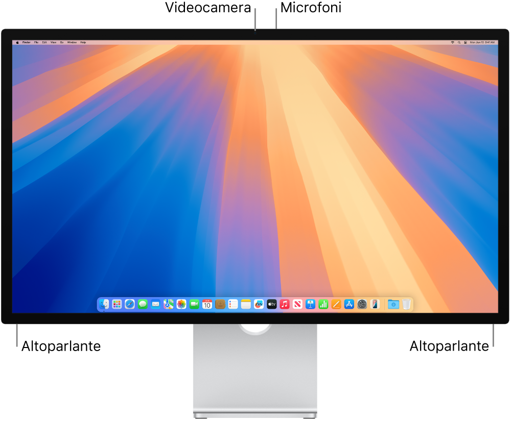 Vista frontale di Studio Display che mostra lo schermo, la fotocamera, i microfoni e gli altoparlanti.
