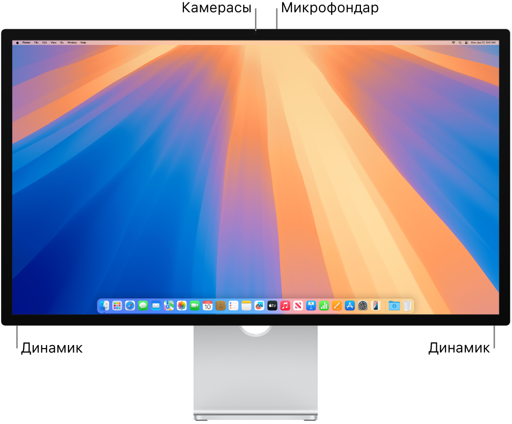 Мониторды, камераны, микрофондарды және динамиктерді көрсетіп тұрған Studio Display мониторының алдыңғы көрінісі.
