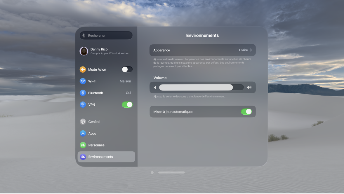 Les réglages Environnements sur l’Apple Vision Pro, avec l’option « Mises à jour automatiques » activée.