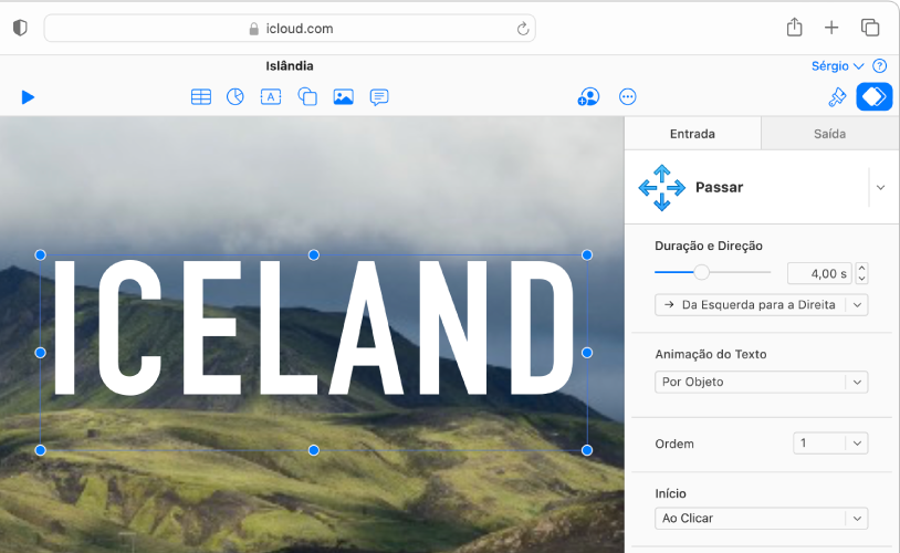 Uma caixa de texto está selecionada em um slide, e a aba “Entrada” está selecionada na parte superior da barra lateral Animar à direita. A animação Passar está selecionada em um menu pop-up, e opções para personalizar a animação aparecem abaixo dele na barra lateral.