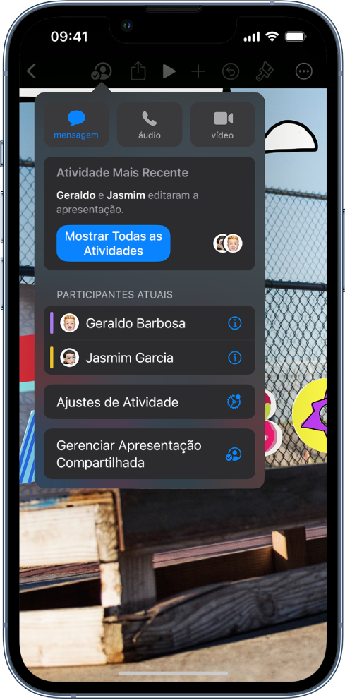 Menu de colaboração mostrando os nomes das pessoas que estão colaborando na apresentação.