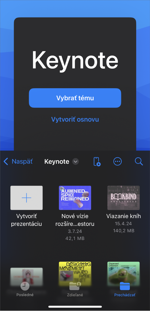 Správca dokumentov v apke Keynote s tlačidlami na vytvorenie prezentácie z témy alebo osnovy vo vrchnej časti obrazovky a ovládacími prvkami na otvorenie uložených prezentácií v spodnej časti.