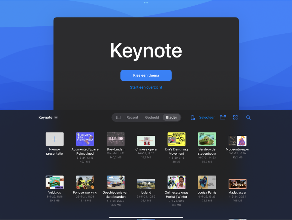 De documentweergave in Keynote met boven in het scherm knoppen om een diavoorstelling aan te maken op basis van een thema of een overzicht, en onderaan regelaars voor het openen van bewaarde presentaties.