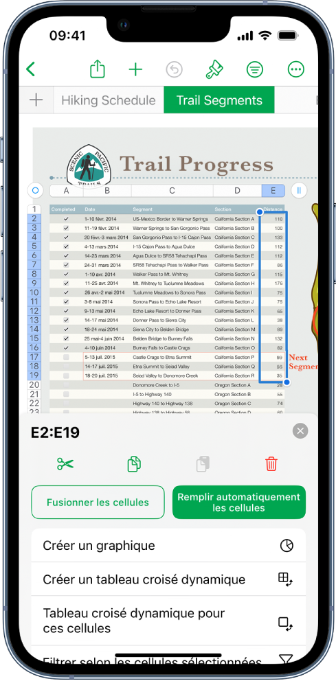 Feuille de calcul montrant un tableau des sentiers parcourus et la distance de chaque sentier. Le menu des actions de la cellule est ouvert, avec les options pour ajouter la date du jour et l’heure actuelle, ainsi que pour modifier la formule dans la cellule sélectionnée.