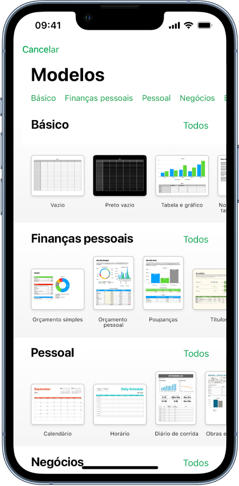 A lista de modelos com uma linha de categorias visível na parte superior, na qual é possível tocar para filtrar as opções. Por baixo estão visíveis miniaturas de modelos preconcebidos organizados em linhas por categoria, que começam por "Recentes” na parte superior e “Básico” e “Finanças pessoais” posteriormente. Surge um botão "Ver tudo” por cima e à direita de cada linha da categoria. O botão “Idioma e região” no canto superior direito.