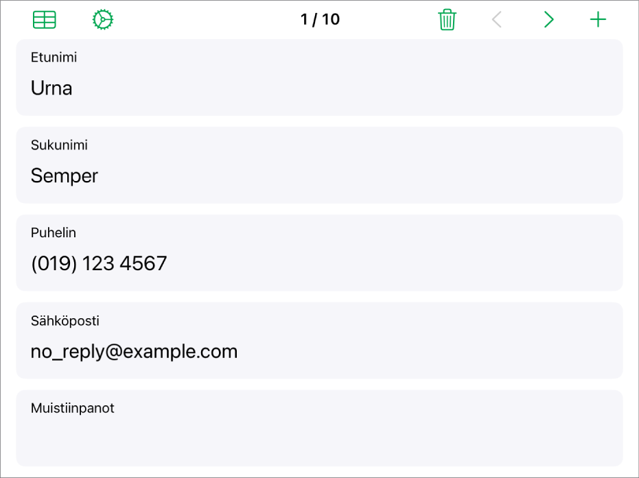 Lomakkeen yksi tietue, jossa on kentät muun muassa nimelle, puhelinnumerolle ja sähköpostille. Lisäksi yläreunassa näkyvät lomakkeen asetussäätimet sekä säätimet, joilla voidaan katsoa linkitettyä taulukkoa ja vaihtaa tietueiden välillä.