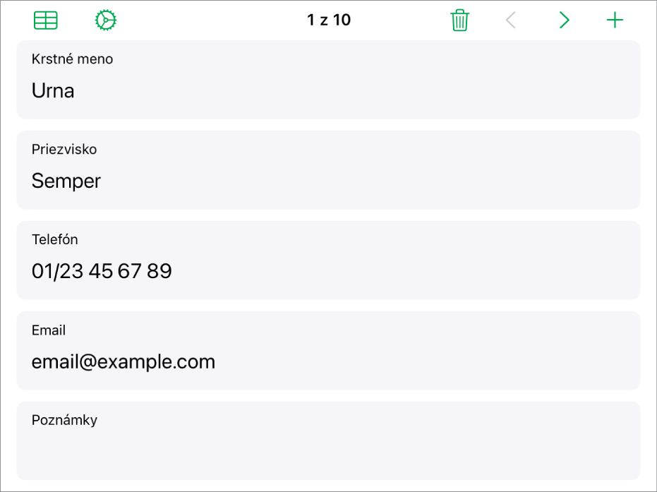 Jeden záznam vo formulári s poliami pre meno, telefónne číslo, email a ďalšie informácie. Navrchu sa tiež zobrazujú ovládacie prvky na zobrazenie prepojenej tabuľky, ovládacie prvky na nastavenie formulára a prvky na prepínanie medzi záznamami.