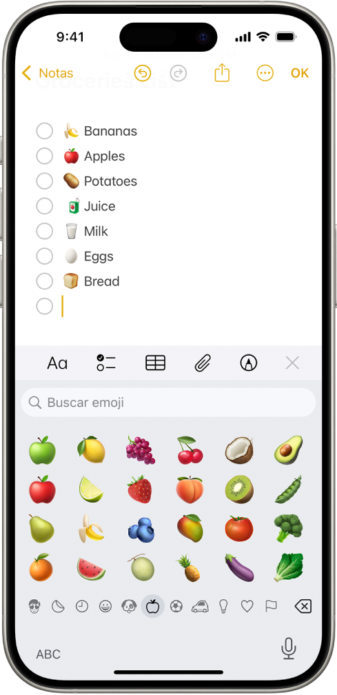 Hay una nota abierta en la app Notas en la mitad superior de la pantalla y el teclado de emojis está abierto en la mitad inferior de la pantalla.