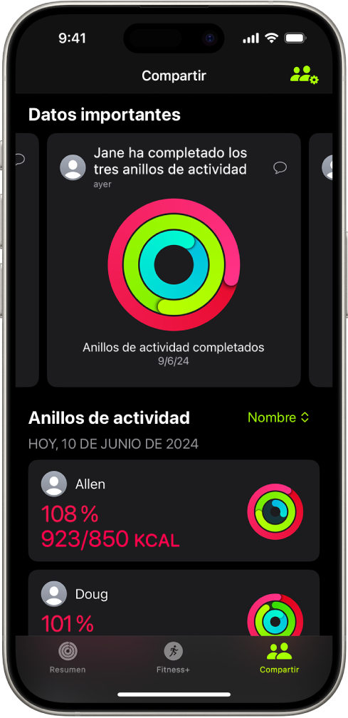 Pantalla Compartir de la app Fitness con los anillos de actividad y datos importantes de la actividad compartidos entre una persona y sus amistades.