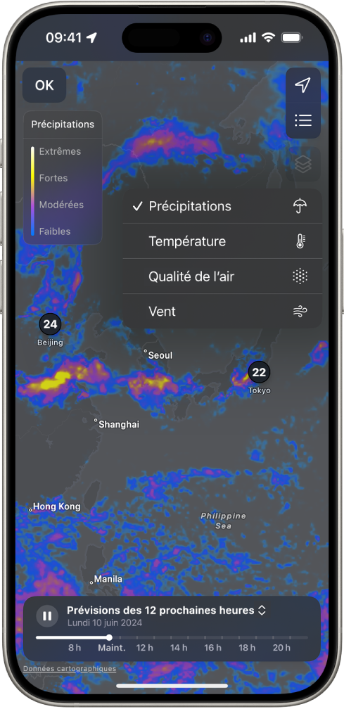 Une carte des températures aux alentours occupe tout l’écran de l’iPhone. Dans le coin supérieur droit se trouvent, de haut en bas, les boutons « Lieu actuel », « Lieux favoris », et « Menu superposé ». Le bouton « Menu superposé » est sélectionné et affiche les boutons Précipitations, Température, Qualité de l’air et Vent. Le bouton Précipitations est sélectionné. Dans le coin supérieur gauche se trouvent le bouton OK et l’échelle de la superposition de la carte des précipitations.