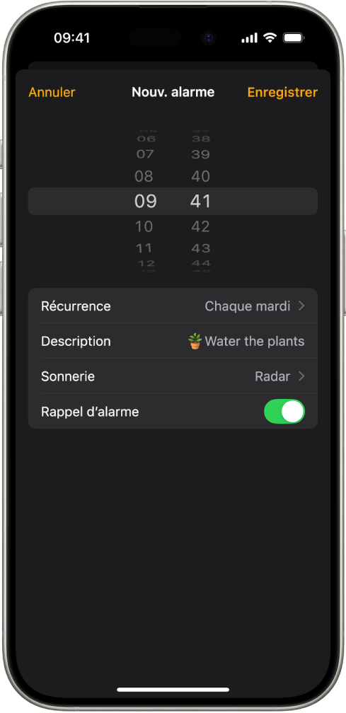 Un écran de configuration d’une alarme, avec les réglages pour modifier l’heure de l’alarme, choisir sa récurrence, ajouter une description, sélectionner un son et activer le rappel.