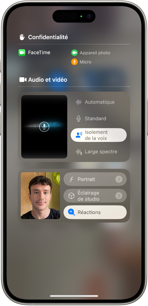 Les réglages du centre de contrôle pour les appels FaceTime, avec les réglages audio Automatique, Standard, « Isolement de la voix » et « Large spectre ».