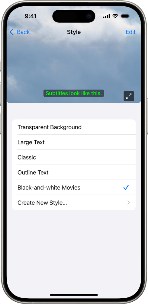 iPhone che mostra un esempio di sottotitoli con uno stile personalizzato.