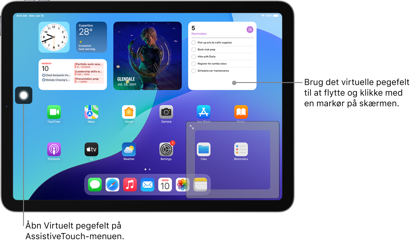 En iPad med et virtuelt pegefelt, der vises i hjørnet af skærmen. På skærmen vises også AssistiveTouch-menuen (som bruges til at åbne pegefeltet) og markøren (som styres af pegefeltet).