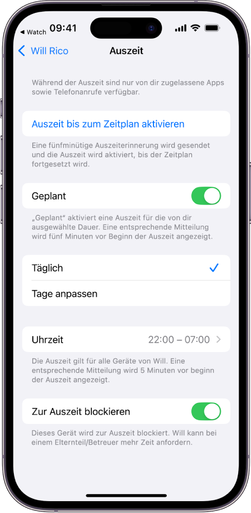 iPhone mit der Anzeige zum Einrichten der Auszeit. Im oberen Teil befindet sich der Schalter „Geplant“. Darunter sind die Optionen „Täglich“ und „Tage anpassen“ zu sehen. Die Option „Täglich“ ist ausgewählt. In der Mitte befinden sich die Angaben „Von“ und „Bis“ und unten ist die Taste „Zur Auszeit blockieren“ zu sehen.