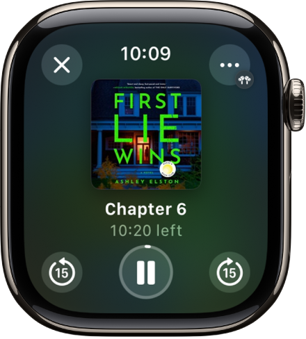 L’écran Lecture d’un livre audio. Le bouton Fermer se situe en haut à gauche, le bouton Plus en haut à droite, le bouton Reculer de 15 secondes en bas à gauche, le bouton Lecture/pause en bas au centre et le bouton Avancer de 15 secondes en bas à droite. Au centre, il y a l’illustration du livre, le numéro de chapitre et le temps restant au chapitre.