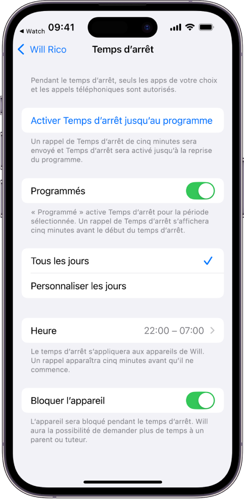 iPhone affichant l’écran de configuration de « Temps d’arrêt ». Un bouton Programmé se trouve vers le haut. Les options « Tous les jours » et « Personnaliser les jours » apparaissent en dessous, et « Tous les jours » est sélectionnée. Les heures de début et de fin se trouvent au milieu de l’écran et un bouton « Bloquer l’appareil » est situé vers le bas.