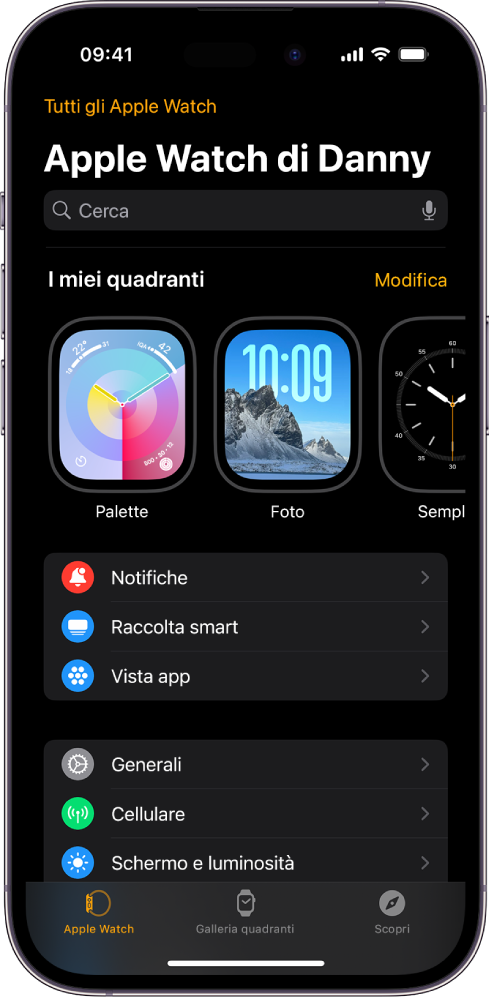 L’app Watch su iPhone si apre sulla schermata Apple Watch con i quadranti accanto alla parte superiore e le impostazioni sotto. Ci sono tre pannelli nella parte inferiore della schermata dell’app Watch: il pannello a sinistra è il pannello Apple Watch dove si trovano le impostazioni di Apple Watch; accanto si trova “Galleria quadranti” dove puoi esplorare i quadranti e le complicazioni disponibili; quindi il pannello Scopri da dove puoi scoprire di più sulle app per Apple Watch.