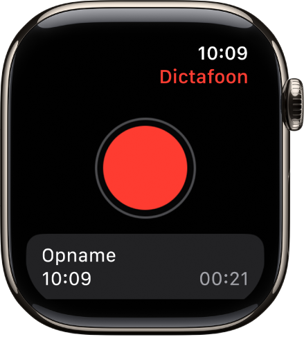 Apple Watch met het Dictafoon-scherm. Bovenin verschijnt de rode opnameknop. Daaronder staat een opname. Hierbij worden het tijdstip en de duur van de opname vermeld.