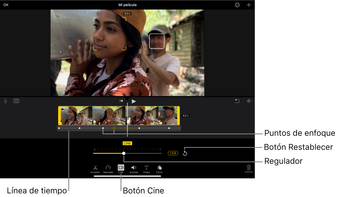 Un clip de vídeo en modo Cine; en el visor unos corchetes amarillos muestran el objeto que se está enfocando, mientras que un cuadro blanco rodea un objeto que no se está enfocando. La línea de tiempo muestra los puntos de enfoque en color blanco y amarillo.