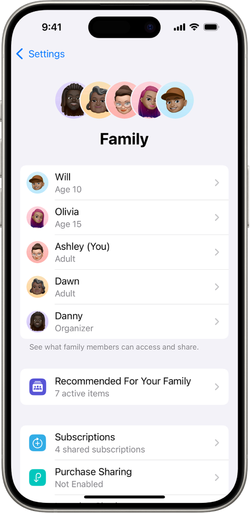 Pantalla “En família” a l’app Configuració. Apareix una llista amb cinc membres de la família. A sota dels seus noms hi ha la llista de comprovació familiar i, a sota, les opcions de subscripcions i compres compartides.