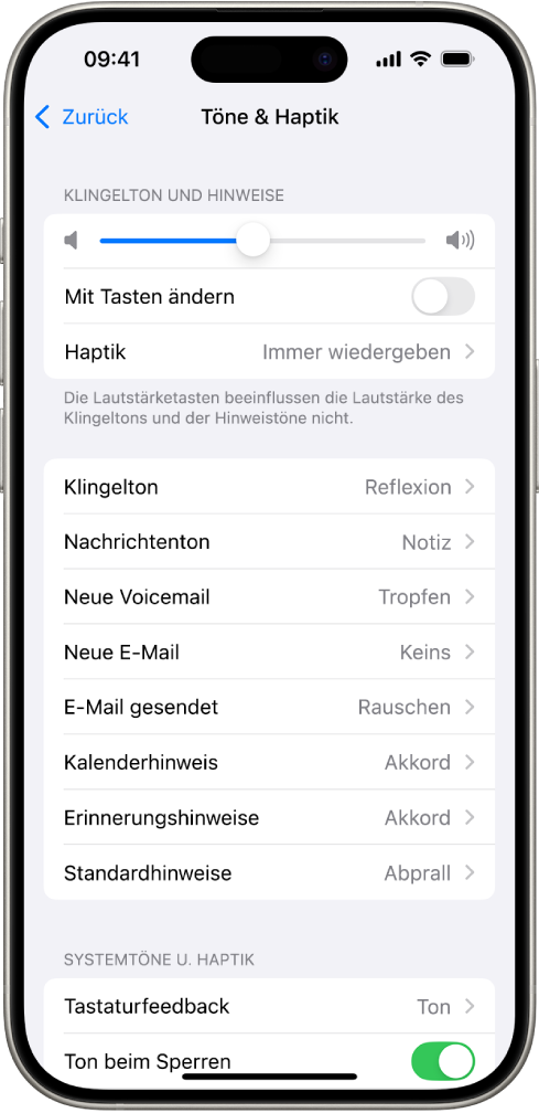 Der Bildschirm für Töne und Haptik in den Einstellungen. Auf dem Bildschirm werden von oben nach unten die folgenden Optionen angezeigt: „Kopfhöreraudio“ und „Kopfhörersicherheit“, „Klingelton“ und „Hinweislautstärke“ mit einem Regler zum Anpassen der Lautstärke und der Option zum Ändern der Lautstärke mit Tasten, sowie „Töne und haptische Muster“ einschließlich „Klingelton“ und „Nachrichtenton“.