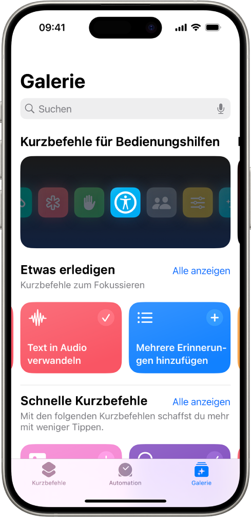 Der Bildschirm „Galerie“ in der App „Kurzbefehle“ mit dem Suchfeld oben. Darunter befinden sich drei Galerien: „Kurzbefehle für Bedienungshilfen“, „Etwas erledigen“ und „Schnelle Kurzbefehle“. Unten befinden sich die Tasten „Kurzbefehle“, „Automation“ und „Galerie“. „Galerie“ ist ausgewählt.