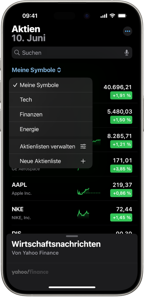 Eine Aktienliste in der App „Aktien“ mit einer Liste verschiedener Aktien. Jede Aktie in der Liste zeigt von links nach rechts das Aktiensymbol und den Namen der Aktie, ein Entwicklungsdiagramm, den Aktienkurs und Kursänderungen. Oben auf dem Bildschirm ist die Aktienliste „Meine Symbole“ ausgewählt und die folgenden Aktienlisten und Optionen sind verfügbar: Technik, Finanzen, Energie, Aktienlisten verwalten und Neue Aktienliste.