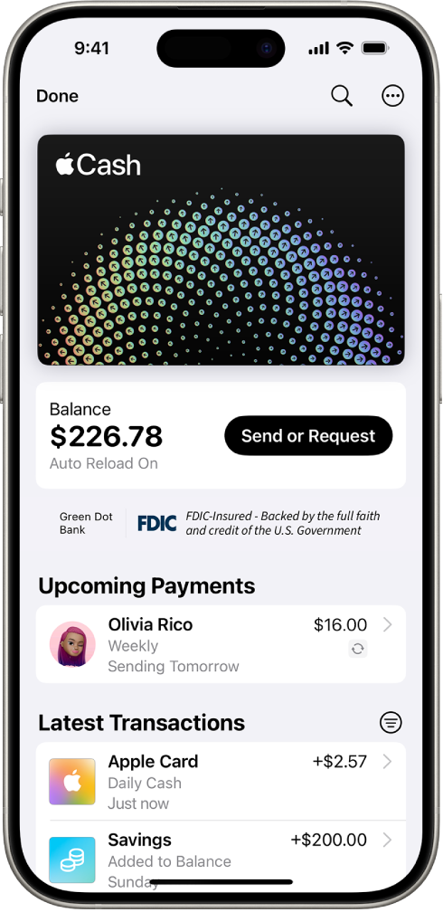 La tarjeta de Apple Cash en Wallet mostrando el botón Más en la parte superior, el saldo actual y el botón Enviar o solicitar en el centro, y transacciones recientes en la parte inferior.