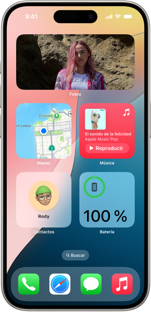 Widgets de Fotos, Mapas, Música, Contactos y Batería en la pantalla de inicio del iPhone. El widget de Música muestra funciones interactivas.