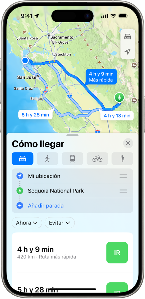 iPhone con un mapa con varias opciones de ruta en coche al mismo destino. Cada ruta muestra el tiempo estimado y la distancia, y un botón Ir para iniciar las indicaciones paso a paso. Cada ruta indica el estado del tráfico con distintos colores.