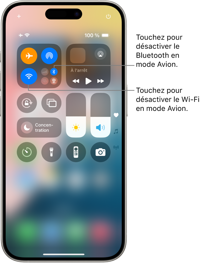 Le centre de contrôle de l’iPhone. Dans le groupe de commandes en haut à gauche se trouvent le bouton du mode Avion (en haut à gauche), le bouton Wi-Fi (en bas à gauche) et le bouton Bluetooth (en bas à droite). Le mode Avion, le Wi-Fi et le Bluetooth sont tous activés. Touchez le bouton Bluetooth pour désactiver le Bluetooth en mode Avion. Touchez le bouton Wi-Fi pour désactiver le Wi-Fi en mode Avion.