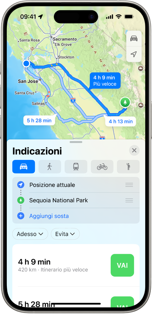 iPhone che mostra una mappa con varie opzioni di itinerari in auto verso la stessa destinazione. Ciascun itinerario mostra il tempo di percorrenza stimato, la distanza e un pulsante Vai per avviare le indicazioni passo passo. Le diverse colorazioni su ciascun itinerario indicano le condizioni del traffico.