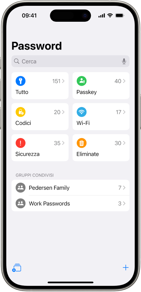 La schermata Home dell’app Password, con i pulsanti Tutti, Passkey, “Codici di verifica”, Wi-Fi, Sicurezza ed Eliminate, insieme a un elenco di gruppi condivisi.