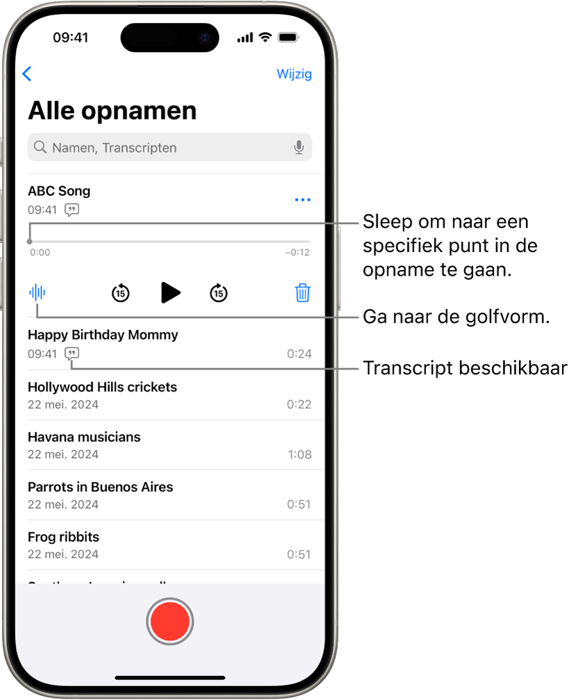 De lijst met gesproken memo's, met de geselecteerde opname bovenaan. De opnametijdbalk heeft een afspeelknop die je naar een specifiek moment in de opname kunt slepen. De afspeelregelaars staan onder de tijdbalk.