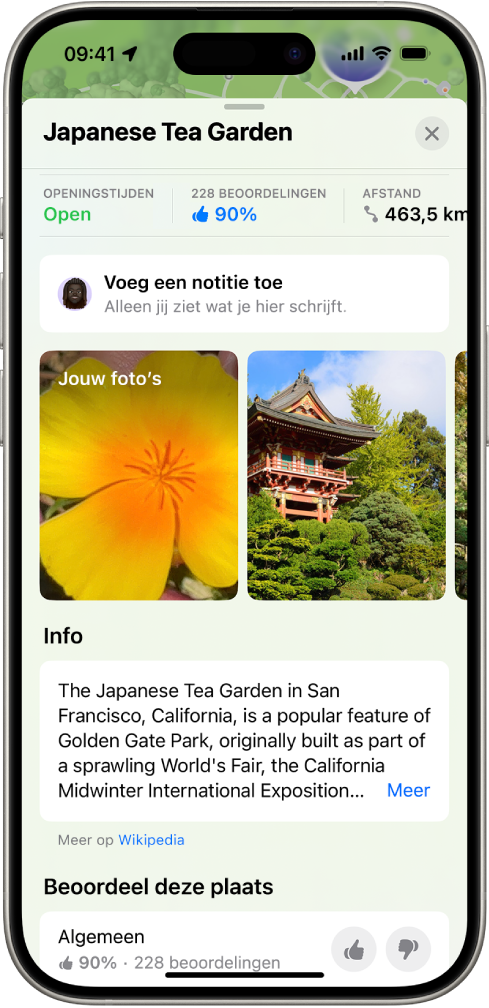 Een informatiekaart met een algemene beoordeling van een locatie, foto's en knoppen om de locatie te beoordelen.