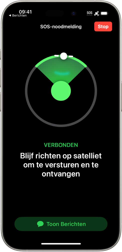 Het scherm van 'SOS-noodmelding', waarop te zien is dat de telefoon is aangesloten en de gebruiker de instructie krijgt om de telefoon in de richting van de satelliet te houden. De knop 'Berichten openen' staat onder in het scherm.