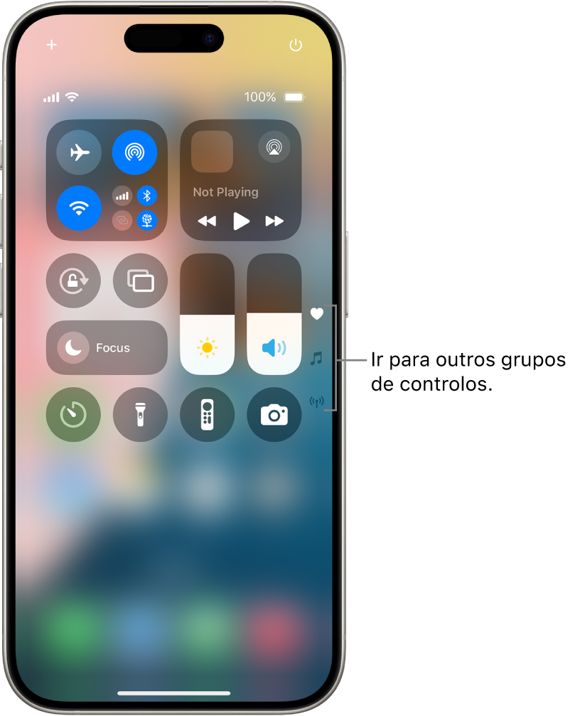 A central de controlo é aberta no ecrã do iPhone com ícones à direita para ver outros grupos de controlos.