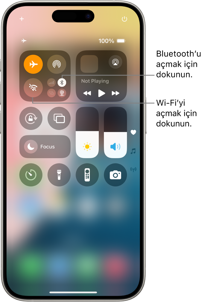 Uçak Modu’nu açık, Wi-Fi’yi ve Bluetooth’u kapalı olarak gösteren Denetim Merkezi. Wi-Fi’yi ve Bluetooth’u açma düğmeleri Denetim Merkezi’nin sol üst köşesinde.