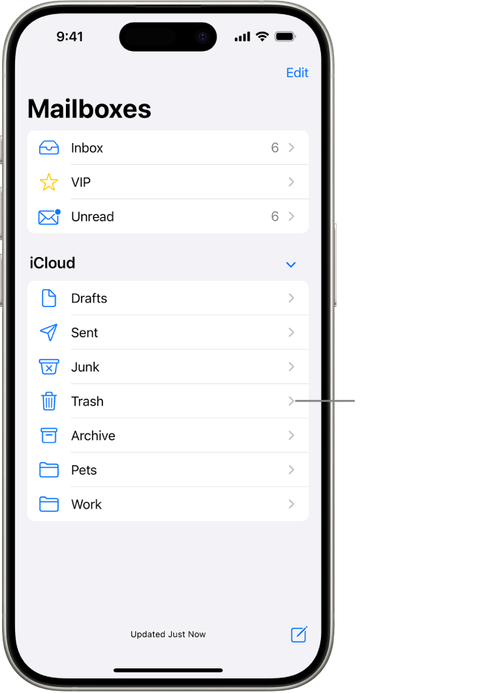Màn hình Hộp thư. Bên dưới iCloud, các hộp thư được liệt kê từ trên xuống dưới, bao gồm hộp thư Thùng rác. Chạm vào đó để xem các thư đã xóa gần đây.