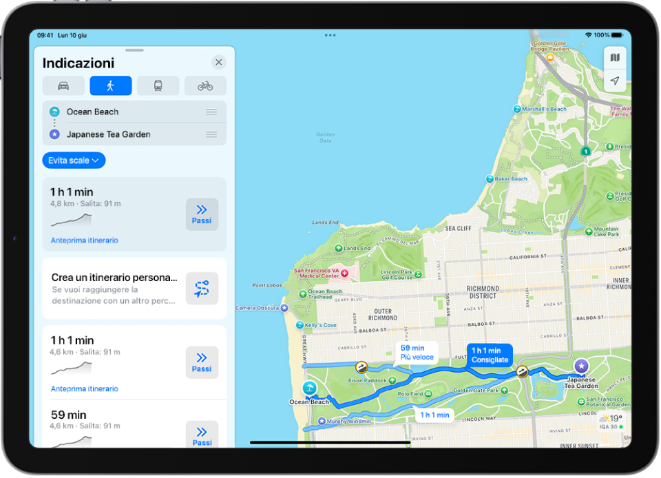 Sull’app Mappe sono mostrati più itinerari a piedi.