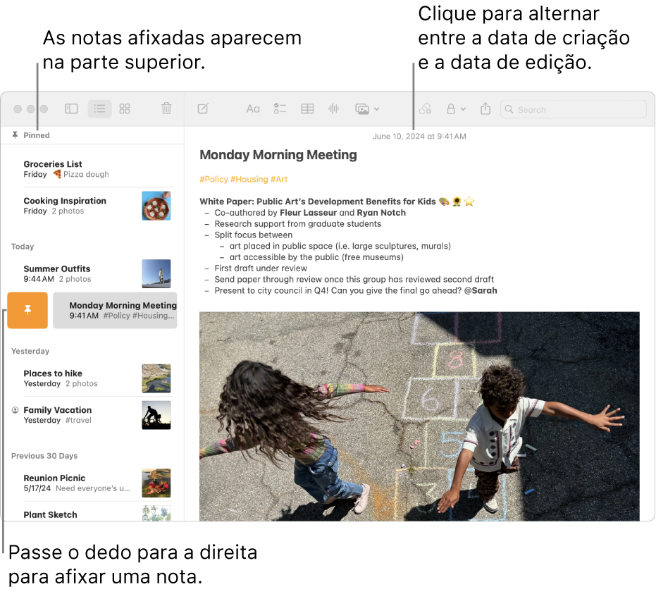 Uma janela do app Notas no Mac com a lista de notas à esquerda, notas fixadas na parte superior da lista de notas e o botão Fixar em uma nota. Conteúdo da nota que aparece à direita com a data na parte superior; clique na data para alterar entre a data de criação e a data de edição.