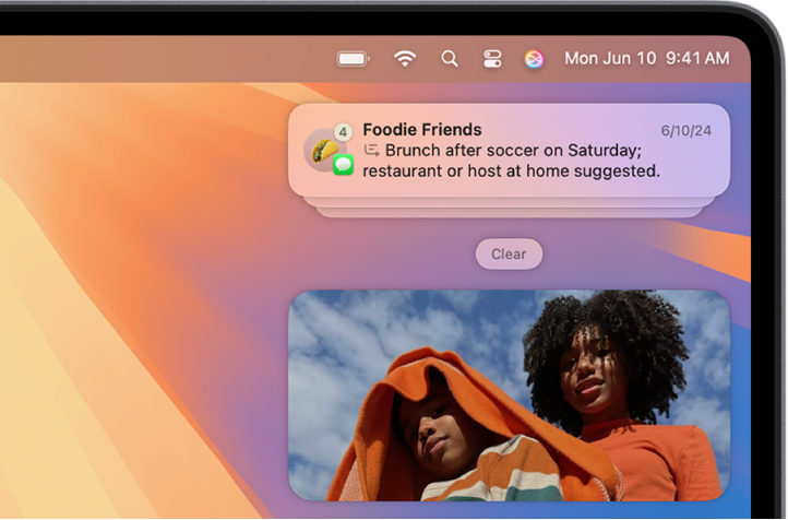 La partie supérieure droite du bureau d’un Mac qui affiche un résumé des notifications d’une conversation active dans Messages.