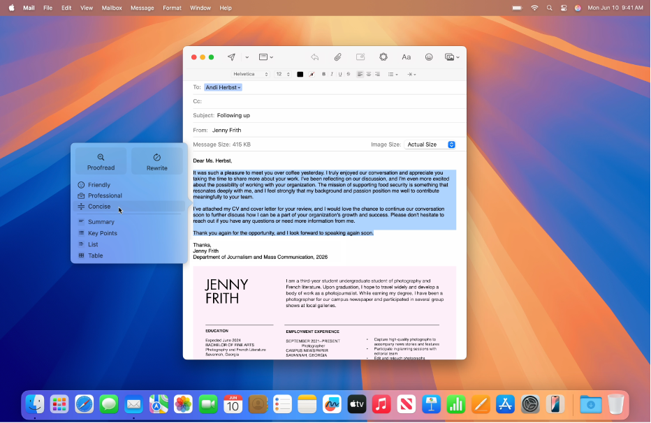 Una ventana de la app Mail en la Mac mostrando texto seleccionado en un correo con el cuadro de diálogo de las herramientas de escritura abierto. El cuadro de diálogo de las herramientas de escritura con los botones Revisar y Reescribir en la parte superior. Debajo están las opciones de tono Amistoso, Profesional y Conciso, y en la parte inferior están los botones Resumir, Puntos clave, Tabla y Lista.