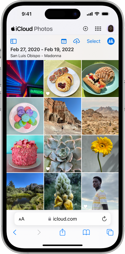 Sur un iPhone, Photos iCloud est ouvert sur iCloud.com et affiche une photothèque.